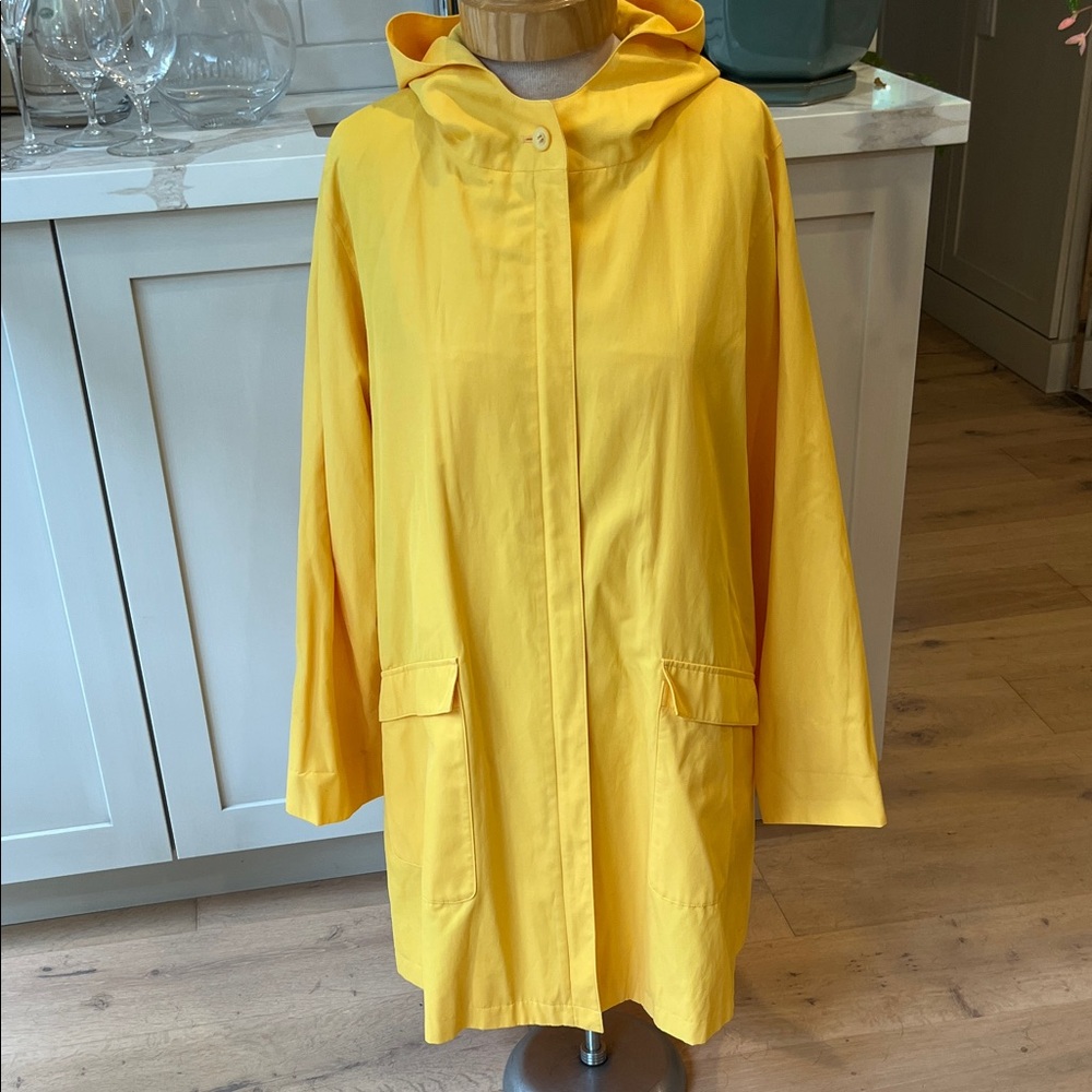 EUC Sanyo New York beautifully tailored marigold yellow hooded trench coat